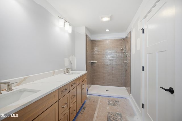 6 Royal Court, Colonie, NY 12047