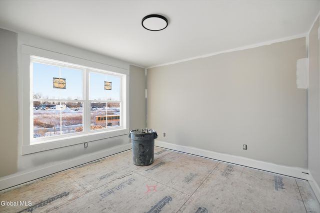 6 Royal Court, Colonie, NY 12047