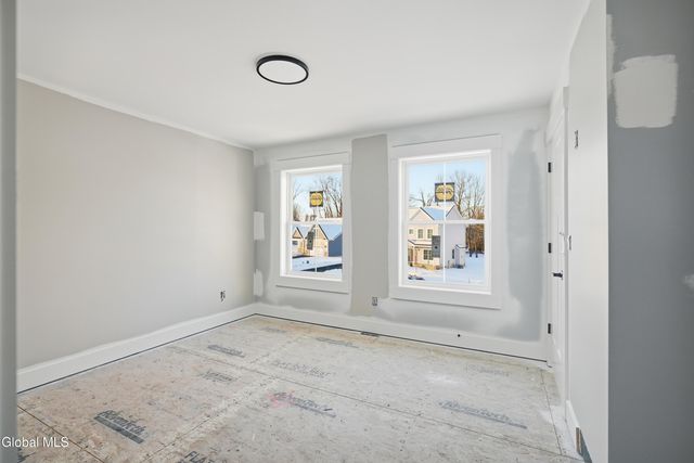 6 Royal Court, Colonie, NY 12047