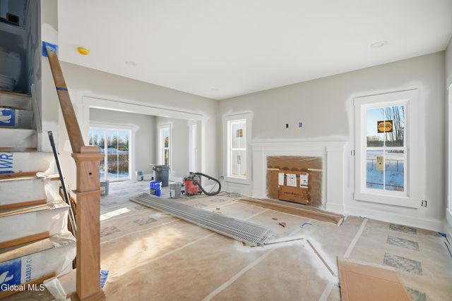 6 Royal Court, Colonie, NY 12047