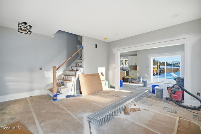 6 Royal Court, Colonie, NY 12047