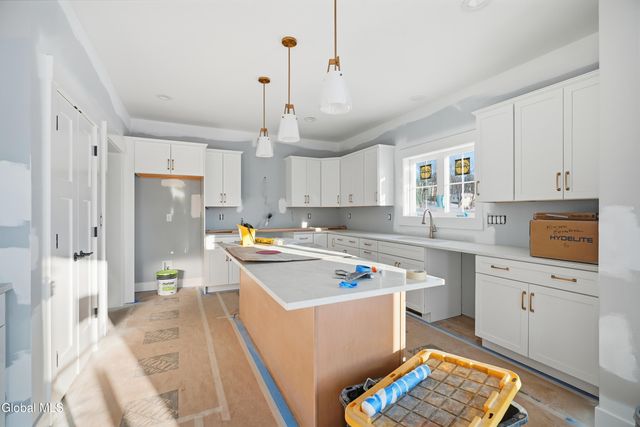 6 Royal Court, Colonie, NY 12047