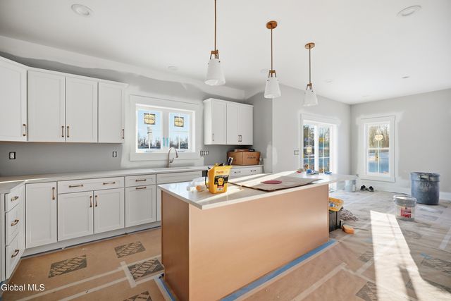 6 Royal Court, Colonie, NY 12047