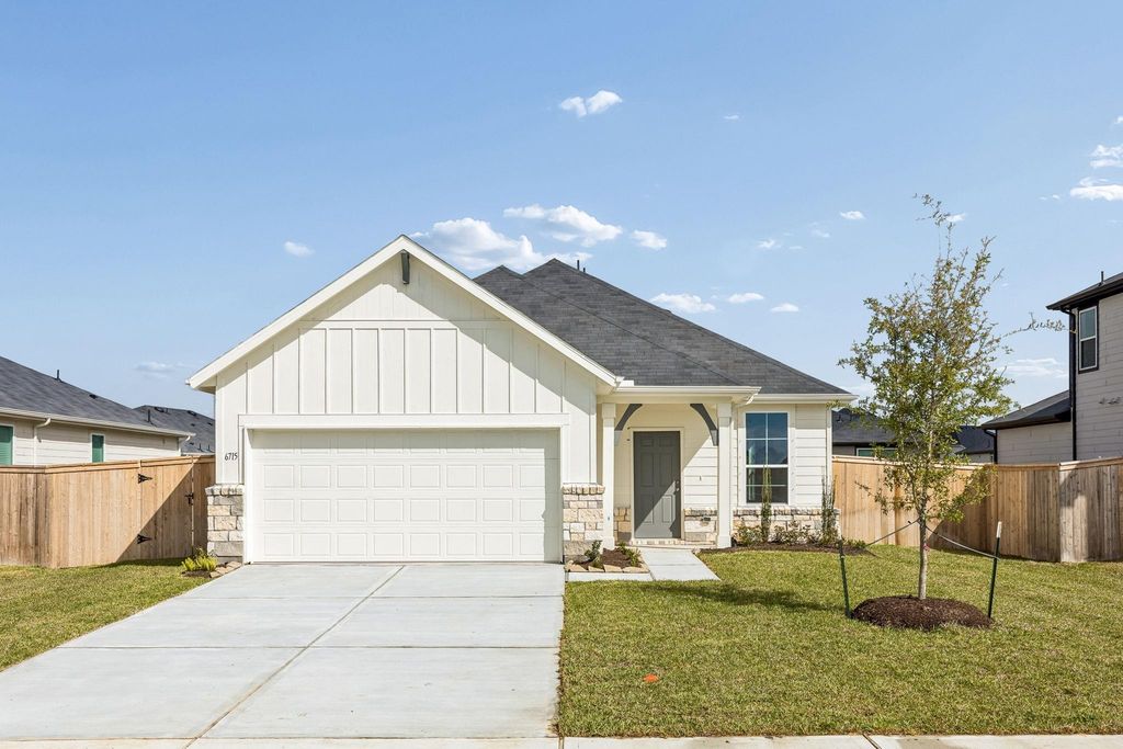 6715 Camila Street, Cove, TX 77523