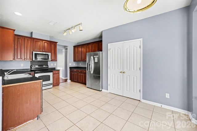 3306 Daniel Place Drive, Charlotte, NC 28213