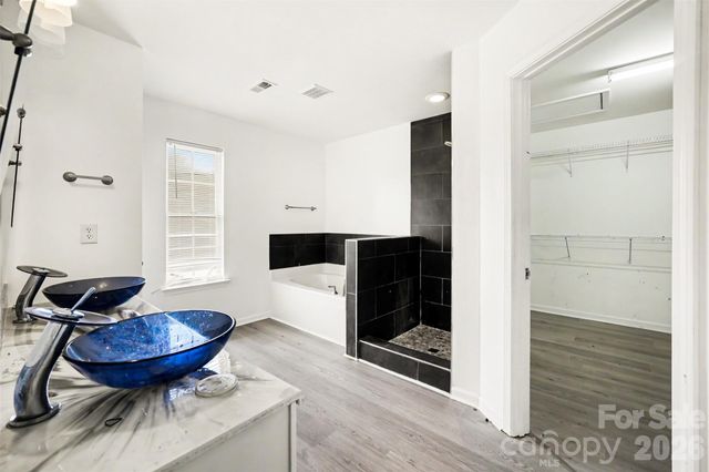 3306 Daniel Place Drive, Charlotte, NC 28213