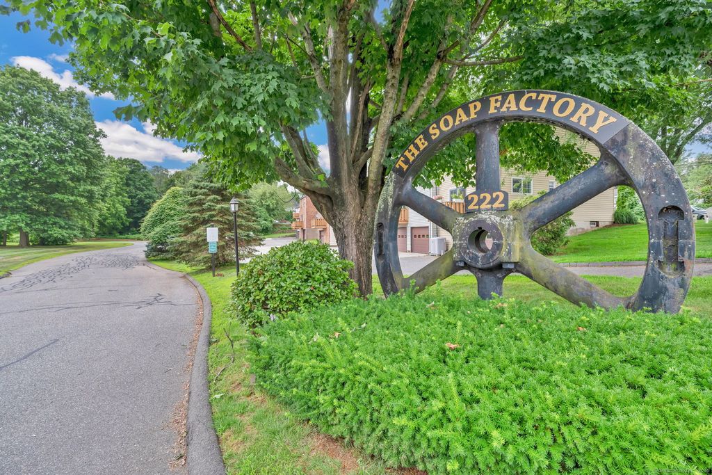 222 Williams Street East APT 104, Glastonbury, CT 06033