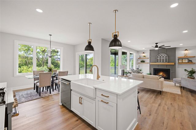 9814 Watermeadow Circle, Johnston, IA 50131