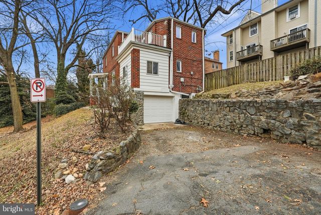 2030 N QUINN ST, Arlington, VA 22209