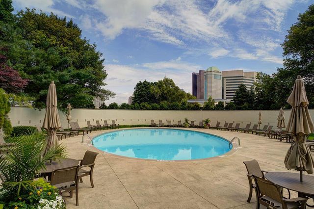 1 Miranova Place, 805, Columbus, OH 43215