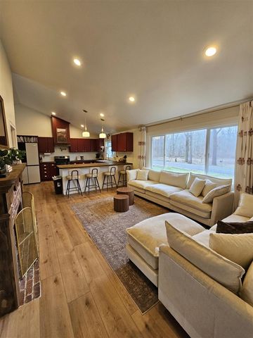 8724 N 14th Street, Kalamazoo, MI 49009