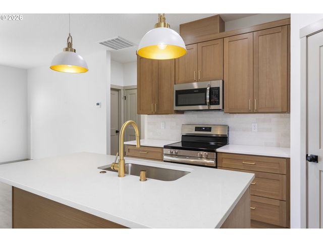 2333 W CASTLEMAN St, Longview, WA 98632