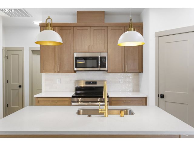 2333 W CASTLEMAN St, Longview, WA 98632