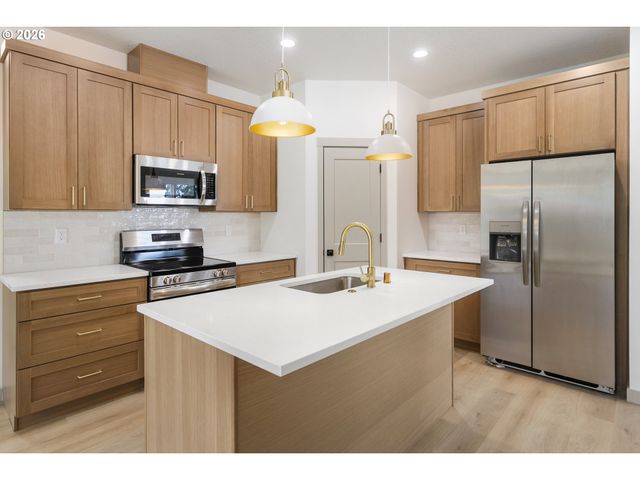 2333 W CASTLEMAN St, Longview, WA 98632