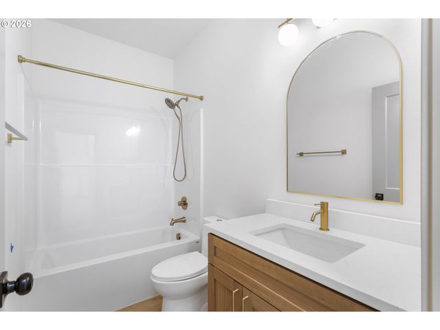 2333 W CASTLEMAN St, Longview, WA 98632