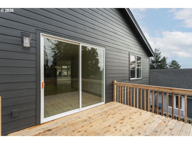 2333 W CASTLEMAN St, Longview, WA 98632