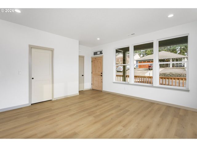 2333 W CASTLEMAN St, Longview, WA 98632