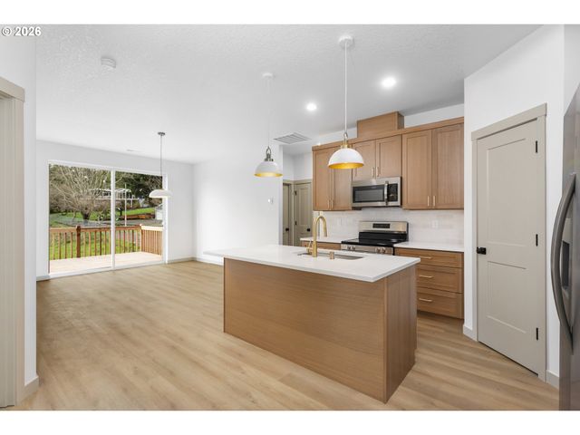 2333 W CASTLEMAN St, Longview, WA 98632