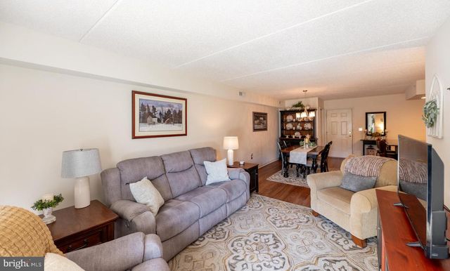 305 BRANDON, Norristown, PA 19403