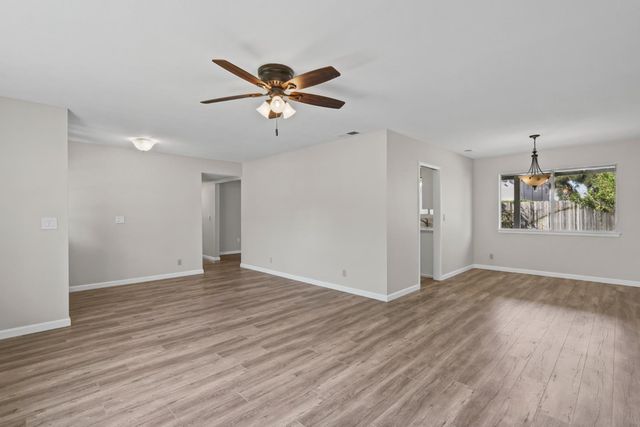 5701 Revelstok Dr, Sacramento, CA 95842