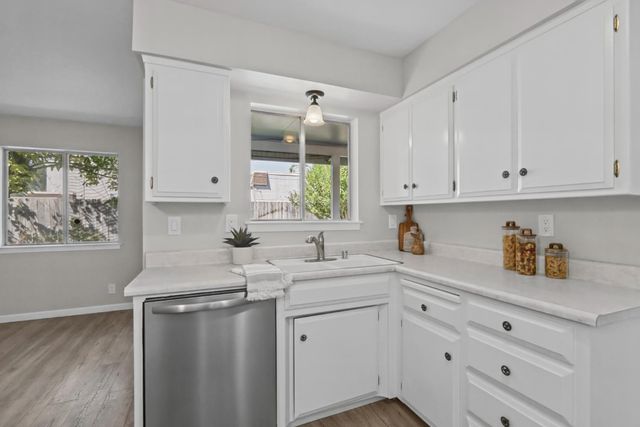 5701 Revelstok Dr, Sacramento, CA 95842