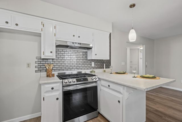 5701 Revelstok Dr, Sacramento, CA 95842