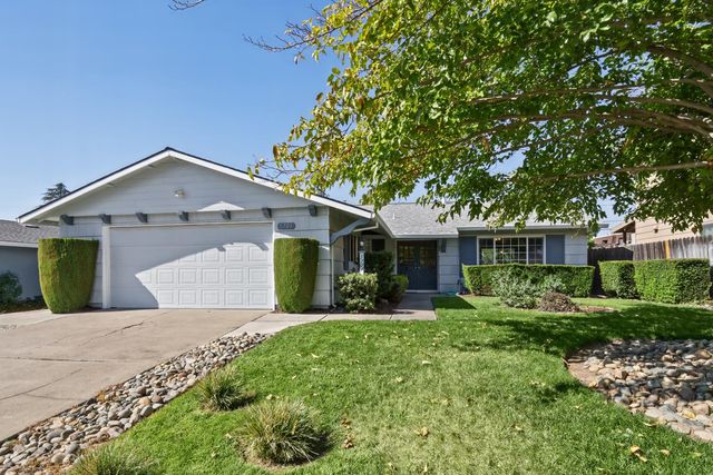 5701 Revelstok Dr, Sacramento, CA 95842