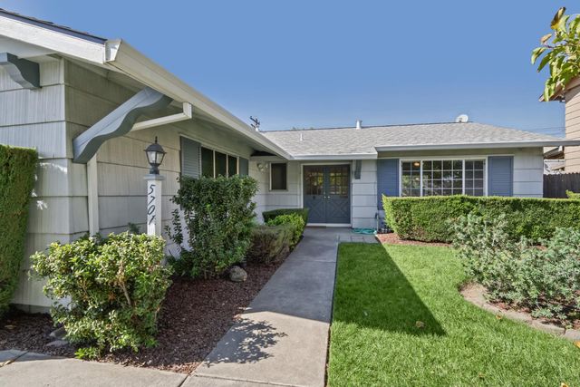 5701 Revelstok Dr, Sacramento, CA 95842