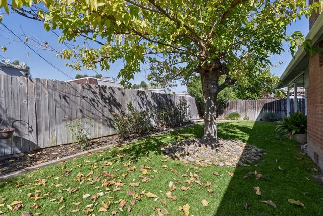 5701 Revelstok Dr, Sacramento, CA 95842