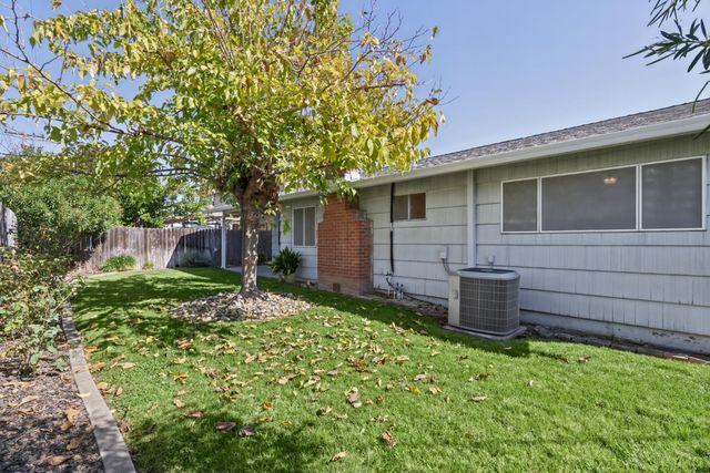 5701 Revelstok Dr, Sacramento, CA 95842