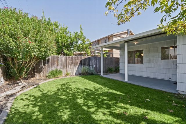 5701 Revelstok Dr, Sacramento, CA 95842