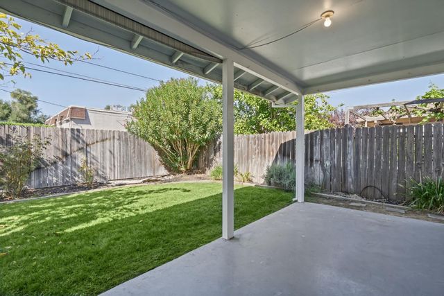 5701 Revelstok Dr, Sacramento, CA 95842