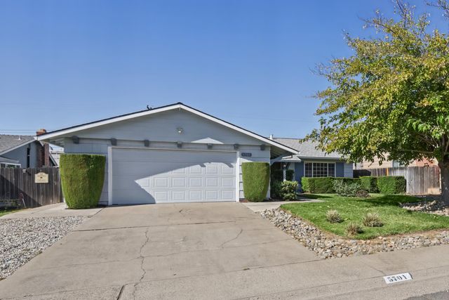 5701 Revelstok Dr, Sacramento, CA 95842