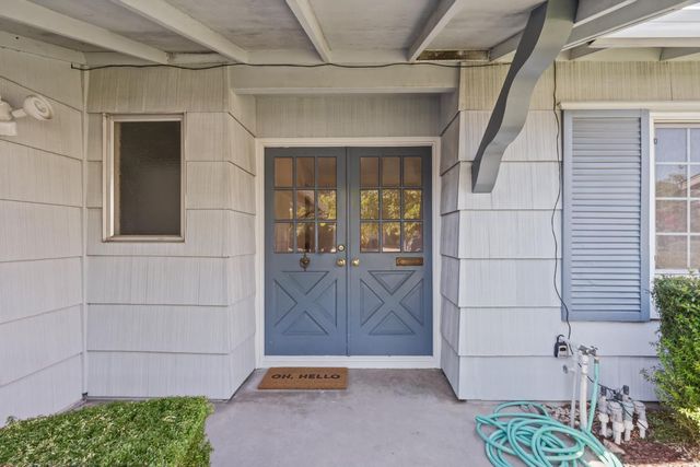 5701 Revelstok Dr, Sacramento, CA 95842