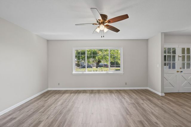5701 Revelstok Dr, Sacramento, CA 95842