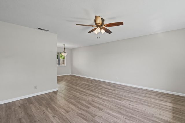 5701 Revelstok Dr, Sacramento, CA 95842