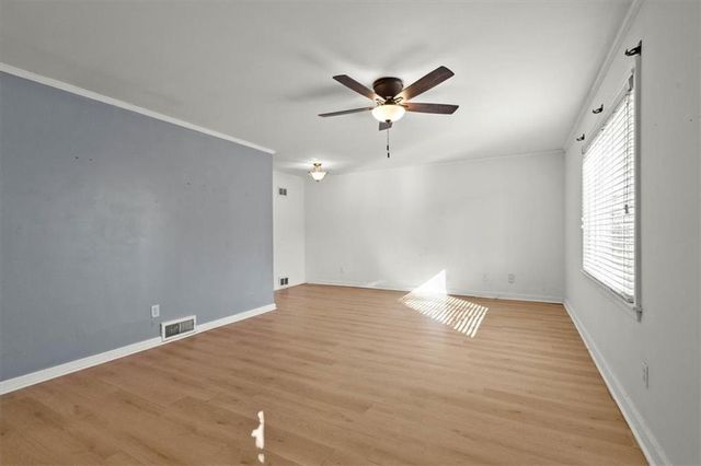 7550 State Line Road, Prairie Village, KS 66208