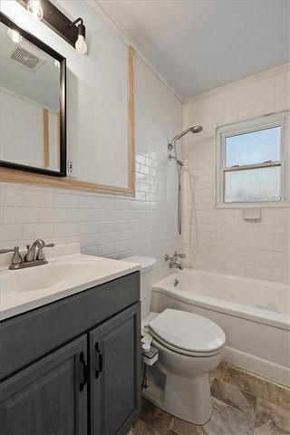 7550 State Line Road, Prairie Village, KS 66208