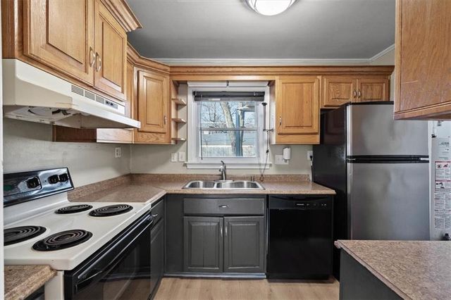 7550 State Line Road, Prairie Village, KS 66208