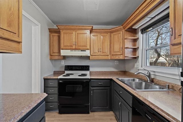 7550 State Line Road, Prairie Village, KS 66208