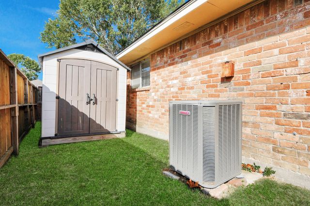 11915 Binghampton Drive, Houston, TX 77089