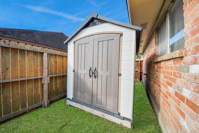 11915 Binghampton Drive, Houston, TX 77089