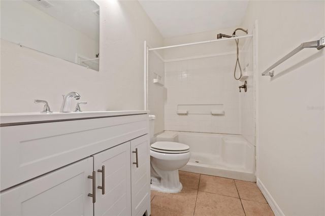 7607 GLADES COURT, Tampa, FL 33637