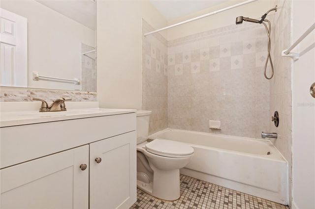 7607 GLADES COURT, Tampa, FL 33637