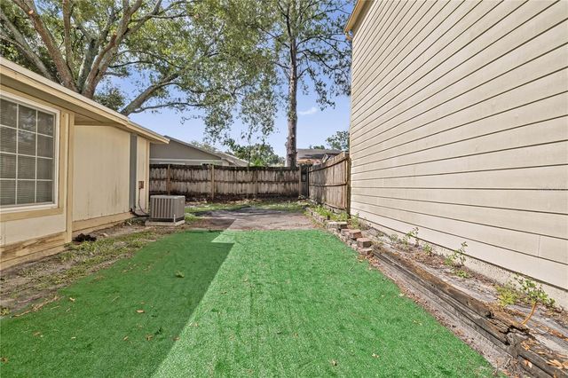 7607 GLADES COURT, Tampa, FL 33637