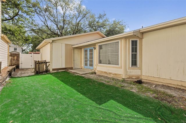 7607 GLADES COURT, Tampa, FL 33637