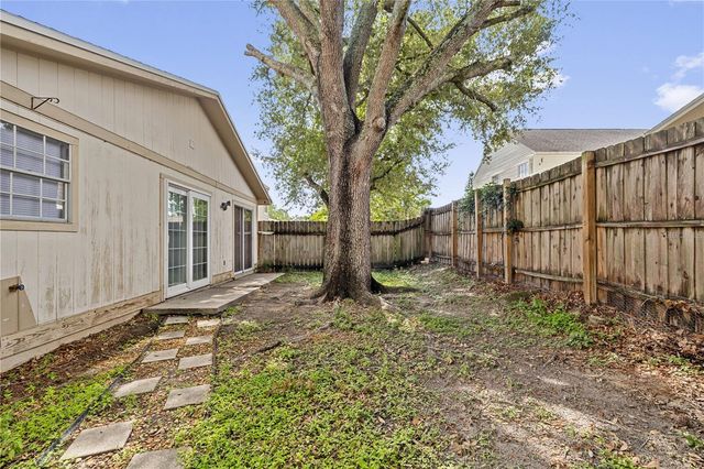 7607 GLADES COURT, Tampa, FL 33637