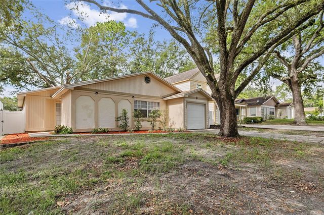 7607 GLADES COURT, Tampa, FL 33637