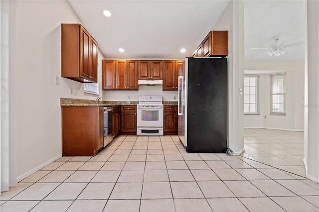 7607 GLADES COURT, Tampa, FL 33637