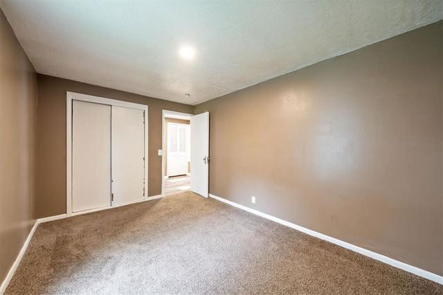 9815 E 9th Street S, Independence, MO 64053